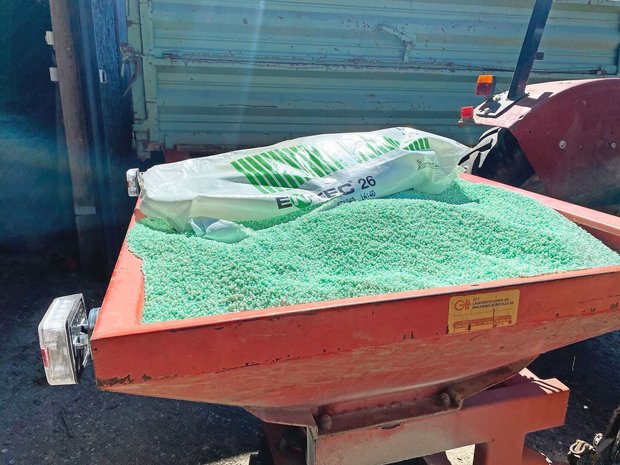 Zwei parlamentarische Initiativen möchten nur die Inverkehrbringung, nicht aber die Anwendung von Pflanzenschutzmitteln und Dünger erfassen.