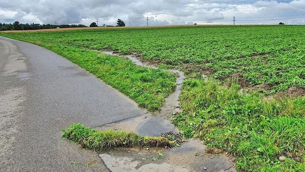 Niederschläge können Pflanzenschutzmittel und Dünger in Schächte leiten.