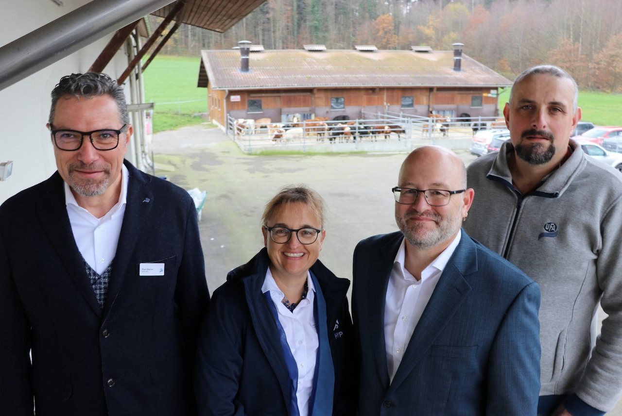 (v. l.) Paul Steiner (Geschäftsleitung), Barbara Eichenberger (Ressortleiterin Forschung und Versuche), Stephan Roth (Bereichsleiter Forschung und Entwicklung), Stefan Streit (Betriebsleiter UFA-Bühl).