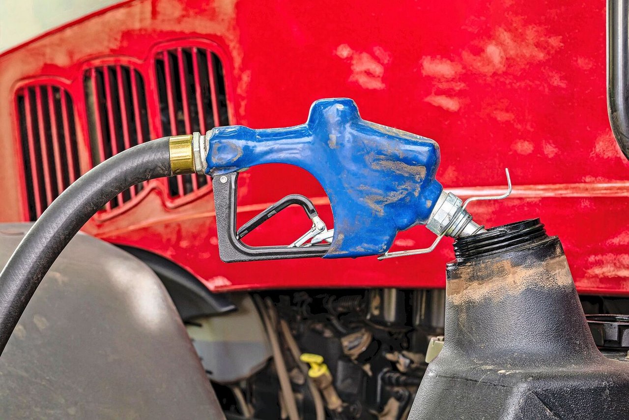 Landwirtschaftsbetriebe dürfen einen Teil der Mineralölsteuer zurückfordern. Sie nutzen zwar Treibstoff, die durch Steuern finanzierten Strassen jedoch kaum. 