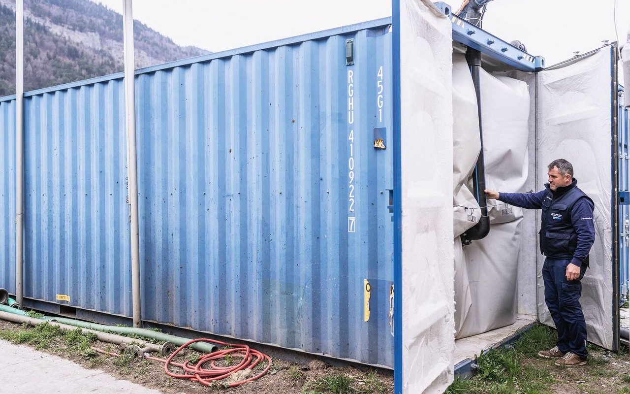 Allein schon mit einem Gas-Sack in einem Container könnten viele Bauern einen wertvollen Beitrag zur Energiewende und zum Klimaschutz leisten.