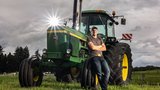 Der John Deere 4430 ist der Traumtraktor von Tim Flury aus Aesch SO. (Bild: «die grüne» / Pia Neuenschwander)