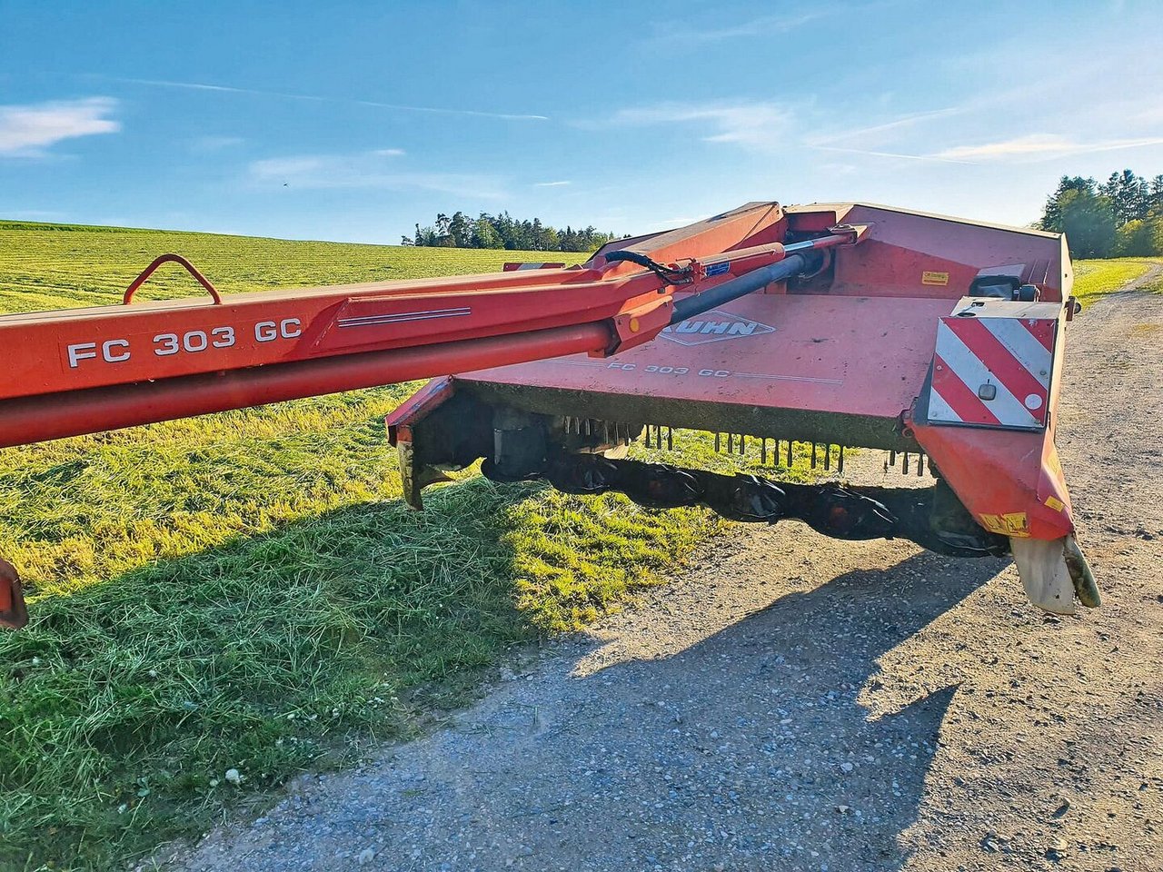Mit der Vollkasko-Versicherung über den Traktor kann ein Schaden wie an diesem 20-jährigen Mähwerk zum Neuwert versichert werden. Der detaillierten Vergleich ist auf der nächsten Seite.