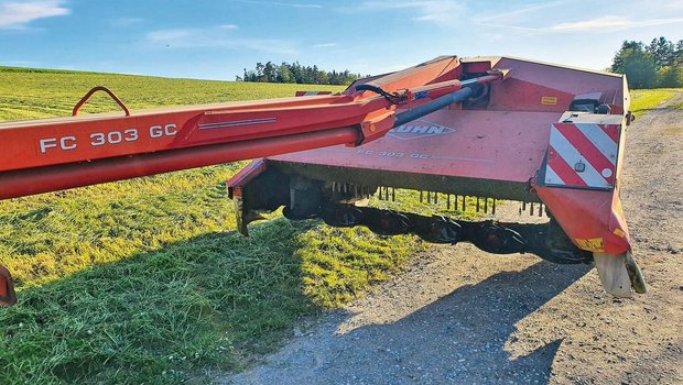 Mit der Vollkasko-Versicherung über den Traktor kann ein Schaden wie an diesem 20-jährigen Mähwerk zum Neuwert versichert werden. Der detaillierten Vergleich ist auf der nächsten Seite.
