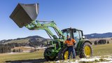 Gruene Traumtraktor

Tobias Kälin  Einsiedeln mit seinem John Deere



© Gian Vaitl  (Bild: «die grüne» / Gian Vaitl)
