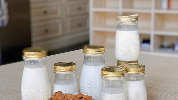 Die Mandelmilch hat ähnlich viel Fett wie Milch (über drei Prozent) (Bild Pixabay)