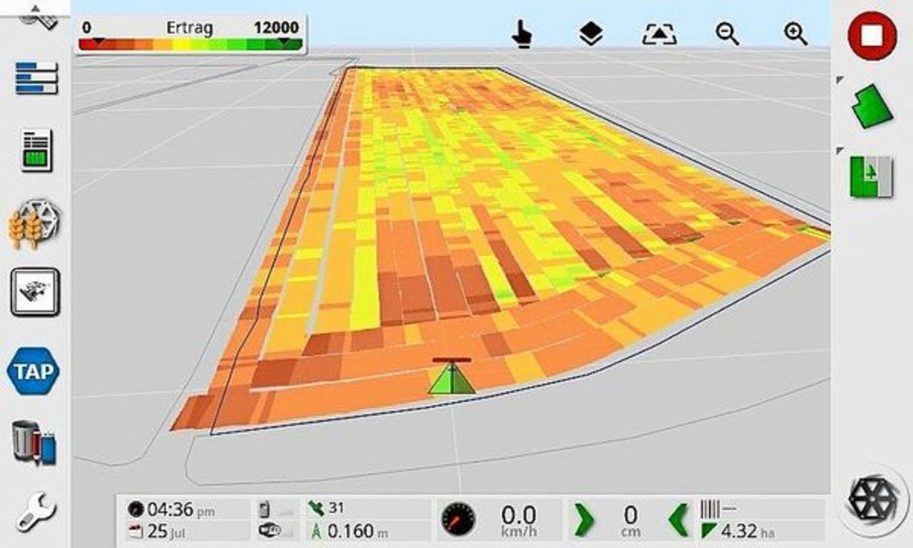 Die verschiedenen Karten veranschaulichen die Unterschiede innerhalb des Feldes und unterstützen die Bedienenden bei der teilflächenspezifischen Düngung. Ob die Ertragskarte (oben links), die Applikationskarte auf dem Smartphone (oben rechts) oder direkt auf dem Traktor-Terminal (unten rechts) – alle Karten erleichtern die präzise Anwendung.