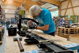 Das wichtigste Anbaugerät ist das Bidux-Doppelmesser-Mähwerk. (Bild: Jürg Vollmer / «die grüne») 