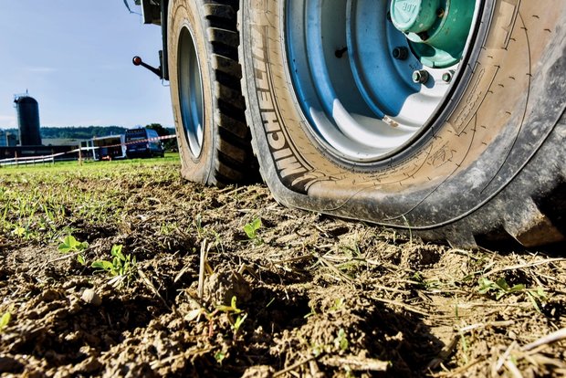 Terranimo-Tool zur Risikoabschätzung der Bodenverdichtung in der Landwirtschaft erneuert Das Online-Tool Terranimo hilft, einen bodenschonenden Reifendruck zu finden. (Bild: HAFL)