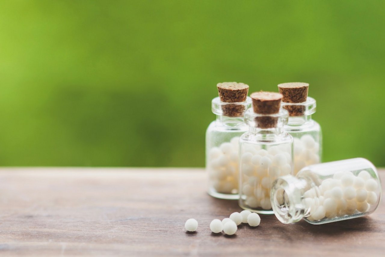 Die Masterarbeit von Melanie Glaus, HAFL, belegt erstmals, dass Schweizer Milchbauern vor allem auf Homöopathie setzen, wenn sie Komplementär-Medizin bei ihren Milchkühen einsetzten. Bild: Fotolia