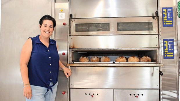 Madlen Hunkeler ist stolz auf ihren neuen grossen Profi-Backofen