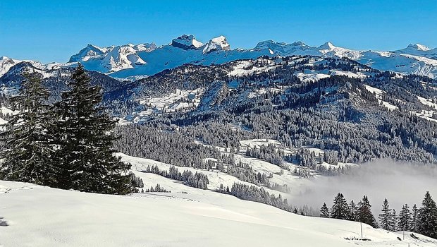 Nach sechs Jahren besucht Michèle Huber ihre Familie in der Schweiz. Ihre Tochter Gabriela sieht zum ersten Mal Schnee. Sie würde ihn am liebsten direkt mit nach Paraguay nehmen.    
