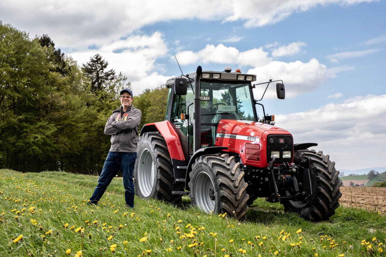 Massey Ferguson 6270, der TraumTraktor von Lohnunternehmer Steve Zurkinden aus Tentlingen FR. Bild: Pia Neuenschwander