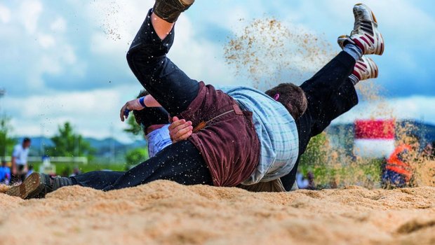 Nächstes Jahr fliegt wieder das Sägemehl. Bis dahin helfen Videos, Musik und Bilder dabei, die Lücke ohne Schwing-Anlässe zu überbrücken. (Bild Eidg. Schwing- und Älplerfest 2019 Zug)