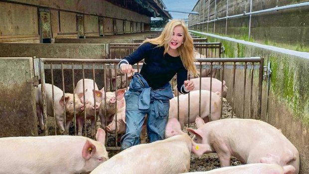 Derzeit hat sie die Verantwortung über die «Bierschweine»: Marlies Wandeler hat ihren Mann in die Ferien geschickt und leitet gemeinsam mit einem Hilfsarbeiter den Mastbetrieb. (Bild Fabio Giger)