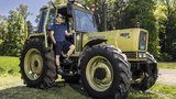Thomas Burri mit seinem H5110 (Bild: «die grüne» / Pia Neuenschwander)