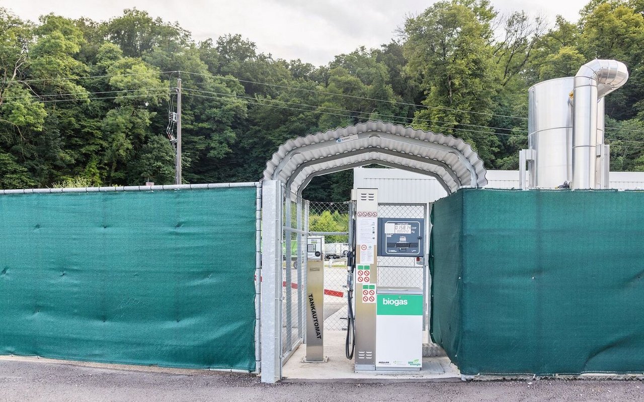 Die Biogas-Tankstelle ist der kleinste und unscheinbarste Teil der Anlage. 