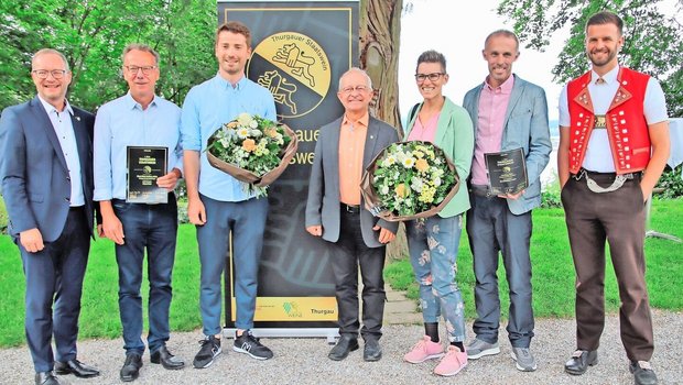 Walter Schönholzer, Thomas und Fabio Schmid, Peter Bühler, Nicole und Michael Burkhart sowie Nicolas Senn (v. l.).