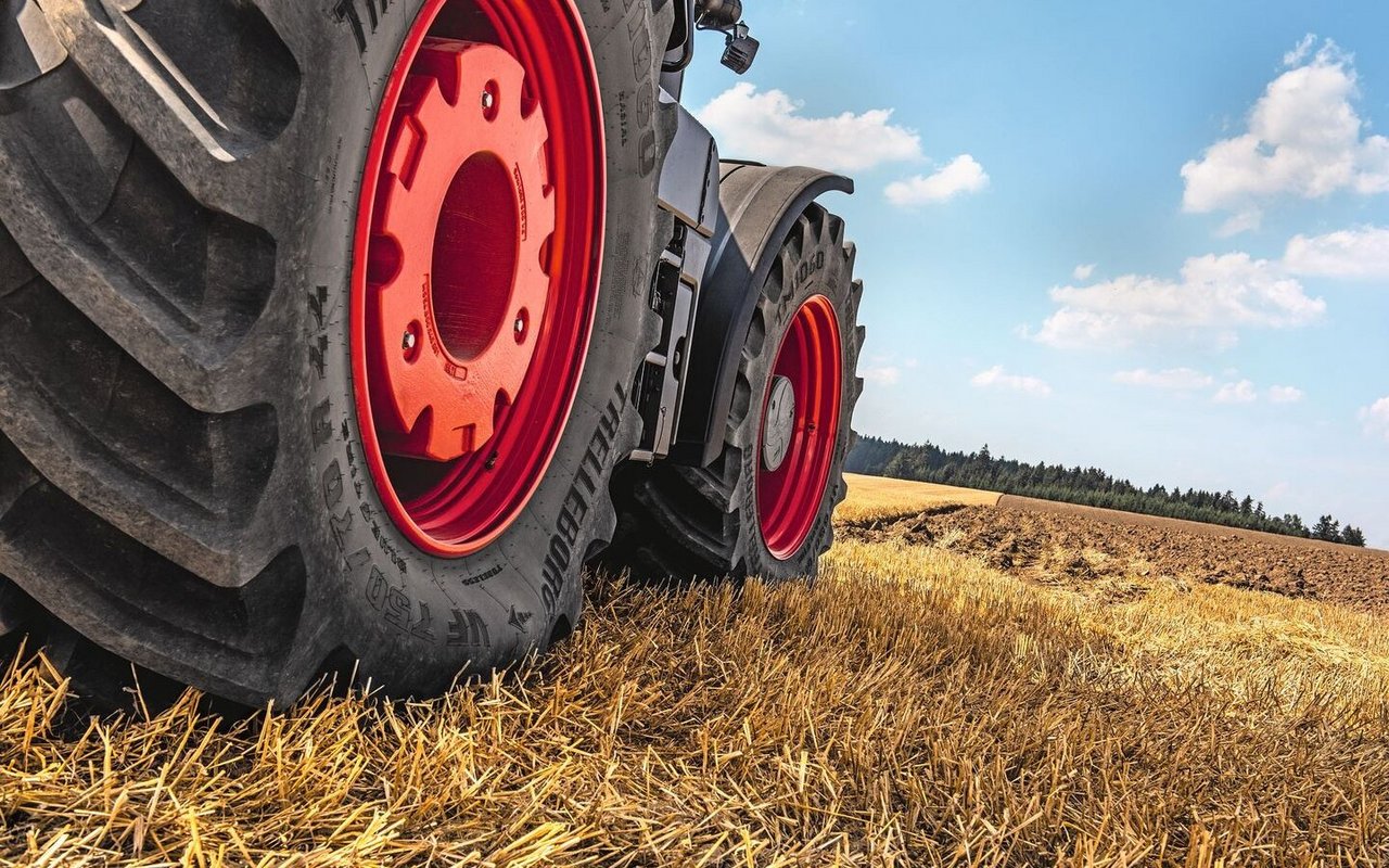 Selbst der beste Traktor benötigt einen gut eingestellten Reifendruck für eine gute Reifen-Boden-Verbindung, damit er seine Leistung und Technik ausschöpfen kann.