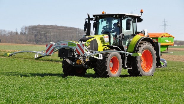 Mit dem Crop Sensor von Claas sind Landwirte in der Lage, gezielt nach dem Bedarf der Kulturen Stickstoff zu düngen. Bild: Serco Landtechnik AG