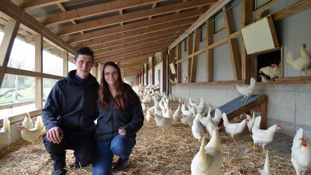 Silvan Ruthishauser und Jasmine Widmer. Den Eierproduzenten bereiten die bevorstehenden Initiativen Sorgen. (Bilder Daniel Thür)
