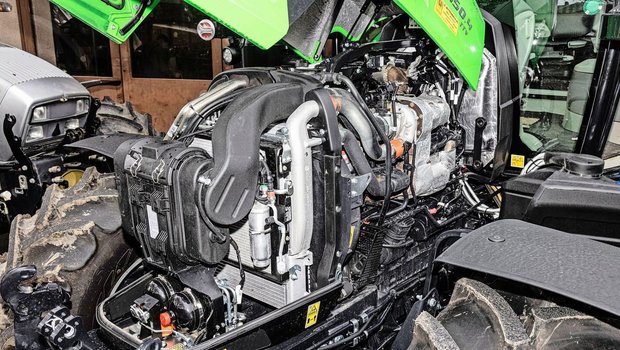 Motoren an heutigen Traktoren sind mit unzähligen Komponenten ausgerüstet, welche mit Sensoren überwacht werden. Die elektronische Motorsteuerung erlaubt einen emissionsarmen Betrieb und eine hohe Leistungsdichte.