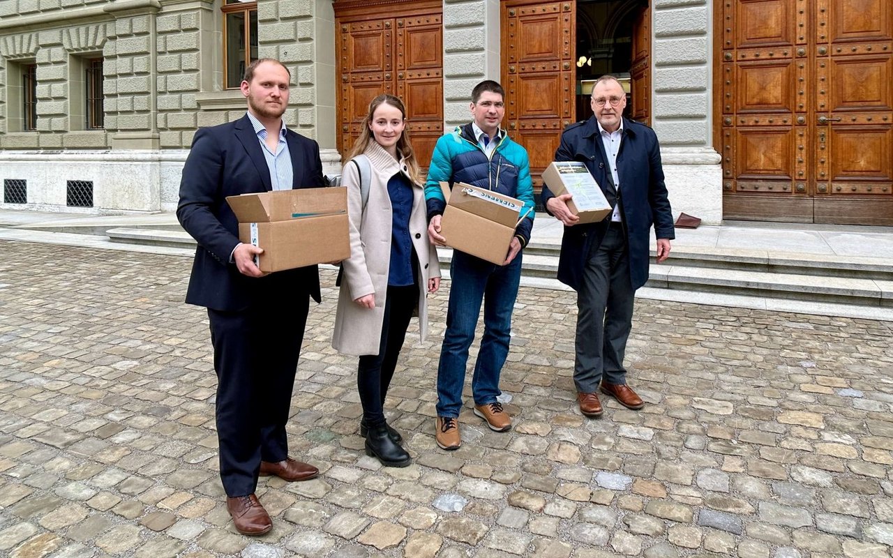 Bauern-Deelegation vor dem Bundeshaus.