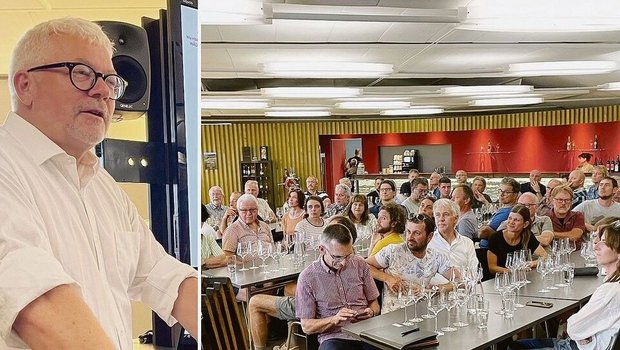 Martin Wiederkehr vom Weinbauzentrum Wädenswil ZH referiert vor vielen Interessierten Zentralschweizer Weinbauern.  