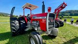 Die nach Fendt erfolgreichste Traktoren-Marke der GVS Agrar ist Massey Ferguson – an der an der «AgriEmotion» Freiland-Ausstellung angeführt von einem historischen MF 1155 aus dem Jahre 1973 mit 8,9 Liter Hubraum und 156 PS Leistung. (Bild: «die grüne» / Jürg Vollmer)