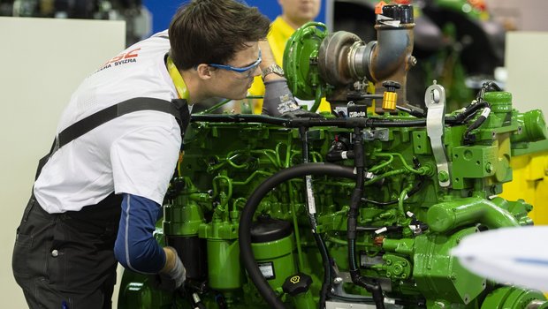 Simon Rüedi im Einsatz an den Euro Skills in Budapest. (Bilder Agrotec Suisse)