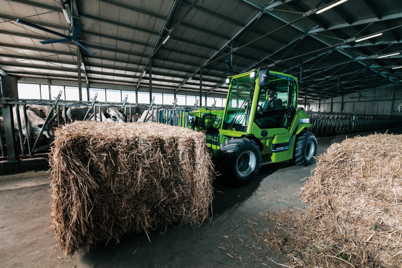 Der Merlo E-Worker hat einen elektrischen Antrieb. Die emissionslose Motorisierung bringt vor allem in Ställen Vorteile. Bild: zVg