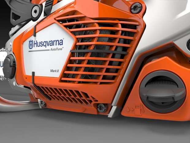 Husqvarna 550 XP Mark II, Fällmarkierung der neuen Motorsäge für Profis in Forst, Baumpflege und Landwirtschaft. 