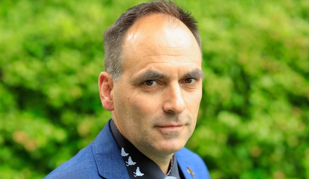 GalloSuisse-Präsident Daniel Würgler rät vor dem Einstieg in die Legehennenhaltung zu einer gründlichen Ausbildung. Bild: GalloSuisse