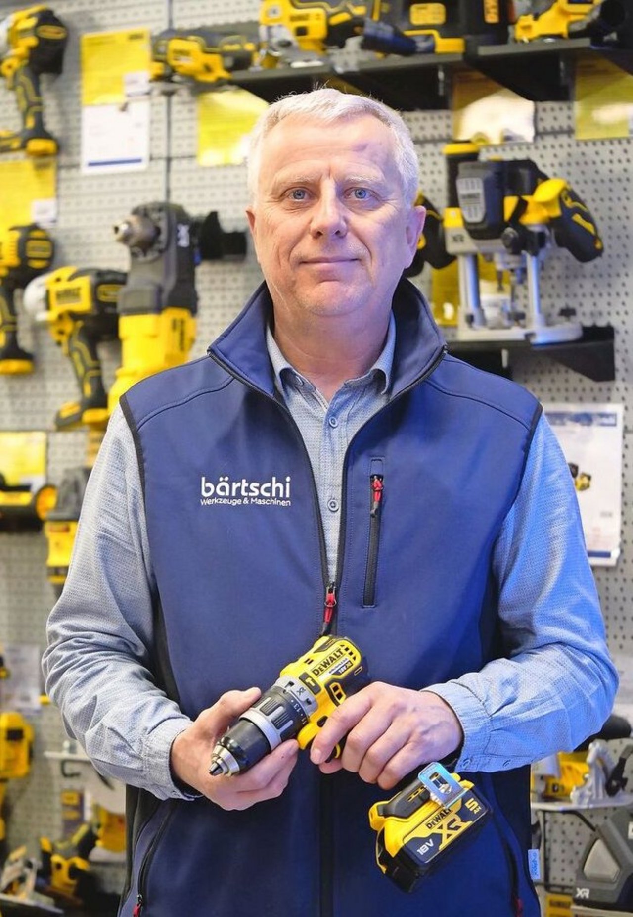 Martin Zumstein, Geschäftsführer der Bärtschi Werkzeuge & Maschinen AG, kennt jeden Akkuschrauber-Typ und dessen Einsatzbereich wie seine Westentasche.