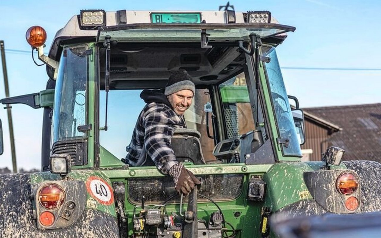 Beat Sprenger ist Weltmeister im Pflügen. Die Präzision der Feldarbeit beginnt bereits beim Geräteanbau.