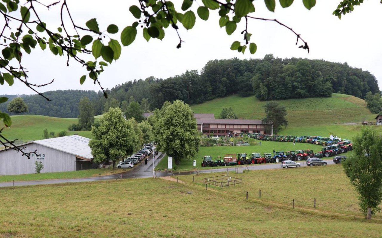 An der Liebegg-Schlussfeier darf jeweils ein Traktoren-Korso nicht fehlen. Bild: BauZ