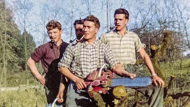 Sägetruppe von Walte Sägetruppe von Walter Luginbühl Junior Mitte der 1960er-Jahre im Einsatz.