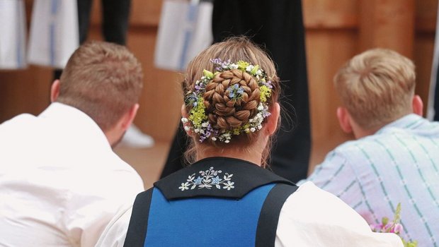 Nach der erfolgreich Nach der erfolgreich abgeschlossenen Berufslehre stehen den jungen Berufsleuten viele Wege offen.