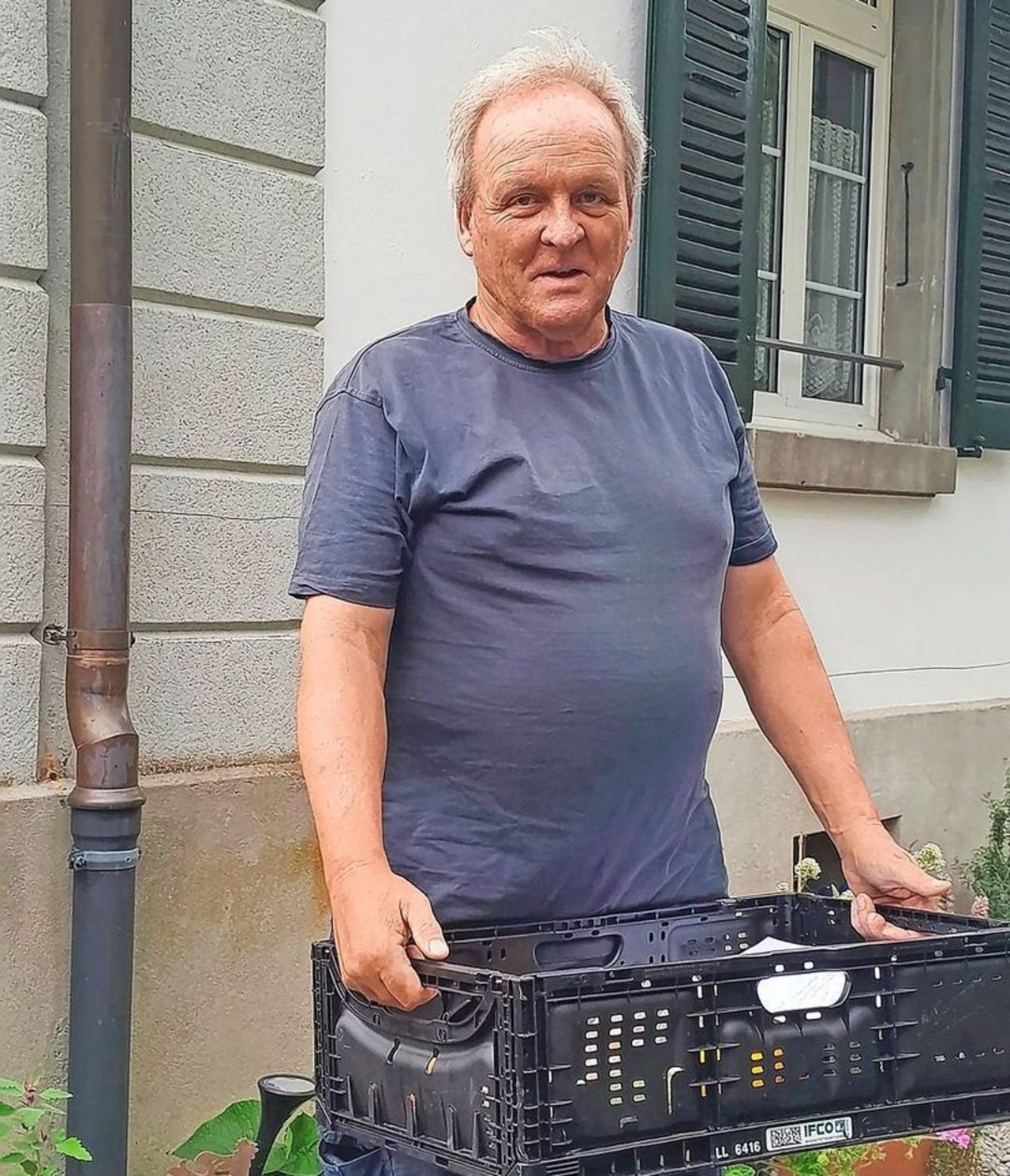 Fritz Hänni ist mit Leib und Seele Direktvermarkter. Besonders schätzt er den Kontakt mit der Kundschaft. 