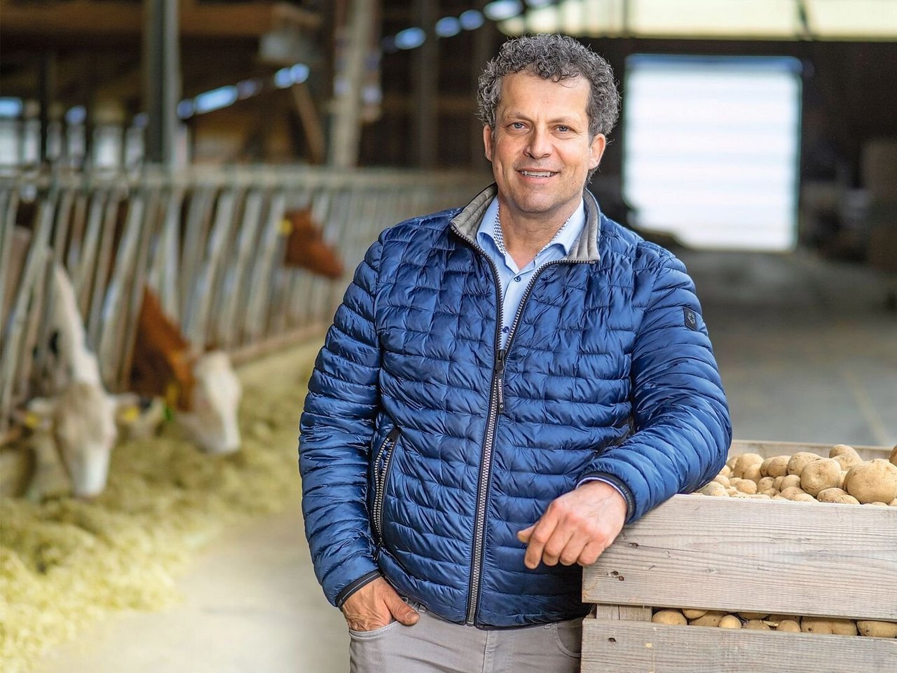 Ruedi Fischer ist Präsident der Vereinigung Schweizerischer Kartoffelproduzenten und selbst auch Kartoffelproduzent. Die Anbausaison 2024 bereitet ihm etwas Sorgen, da die Paloxen mit Pflanzkartoffeln im 2023 nicht so voll wurden.