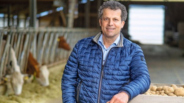 Ruedi Fischer ist Präsident der Vereinigung Schweizerischer Kartoffelproduzenten und selbst auch Kartoffelproduzent. Die Anbausaison 2024 bereitet ihm etwas Sorgen, da die Paloxen mit Pflanzkartoffeln im 2023 nicht so voll wurden.