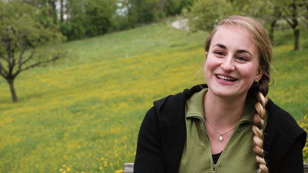 TV-Tipp: Kurz-Dokfilm «Der Duft nach Freiheit und Kuhmist» von Martina Rüegger Manuela Lerch ist eine junge Landwirtin und Agronomin. Zusammen mit ihrem Partner Noah Handschin bewirtschaftet sie einen landwirtschafltichen Betrieb in Läufelfingen BL.