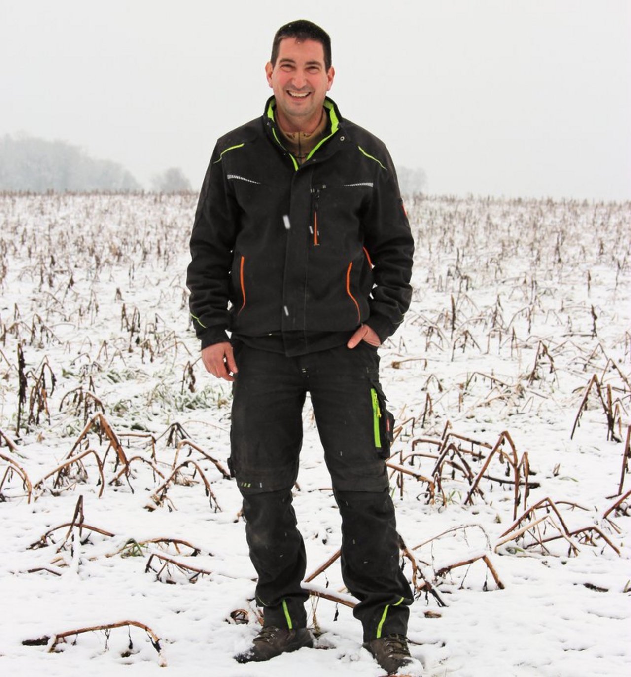 Thomas Dünki baut seine Zuckerrüben stets nach einer Gründüngung im Mulchsaat-Verfahren an. Damit beugt er auch Verschlämmung vor. Bild: Sebastian Hagenbuch