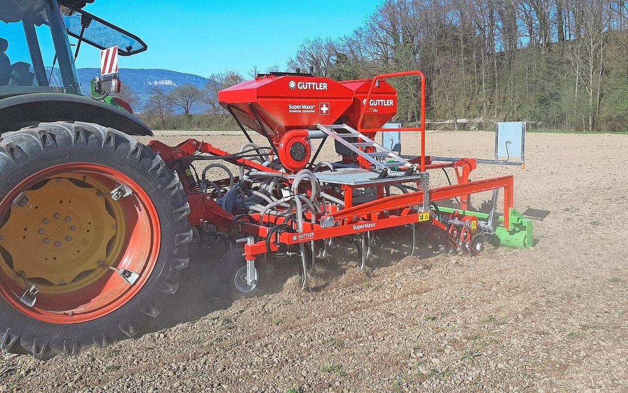 Mit dieser Maschine kann Daniel Stüdi Raps mit der Untersaat zusammen säen oder eine Gründüngung in feine und grobe Sämereien aufteilen und punktgenau ablegen.  