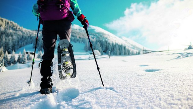 Beim Schneeschuhwandern hat man bereits nach wenigen Schritten den Dreh raus.