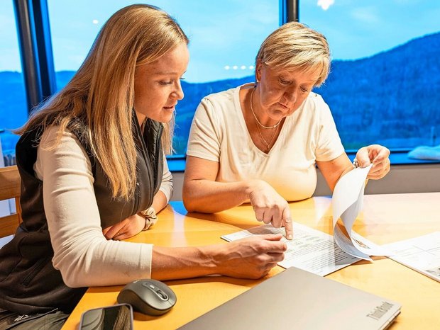 Zahlen offenzulegen ist für Familie Bader wichtig. Liliane Bader hat in ihrer Projektarbeit zur Bäuerin mit Fachausweis bereits einen Darlehensvertrag mit ihren Eltern erstellt. 