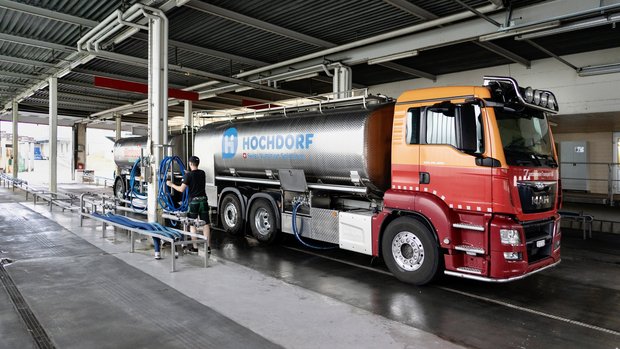 Milchsammelwagen des Milchverarbeiters Hochdorf.