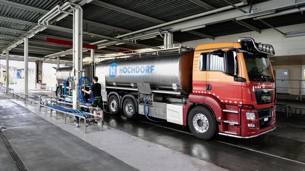 Milchsammelwagen des Milchverarbeiters Hochdorf.