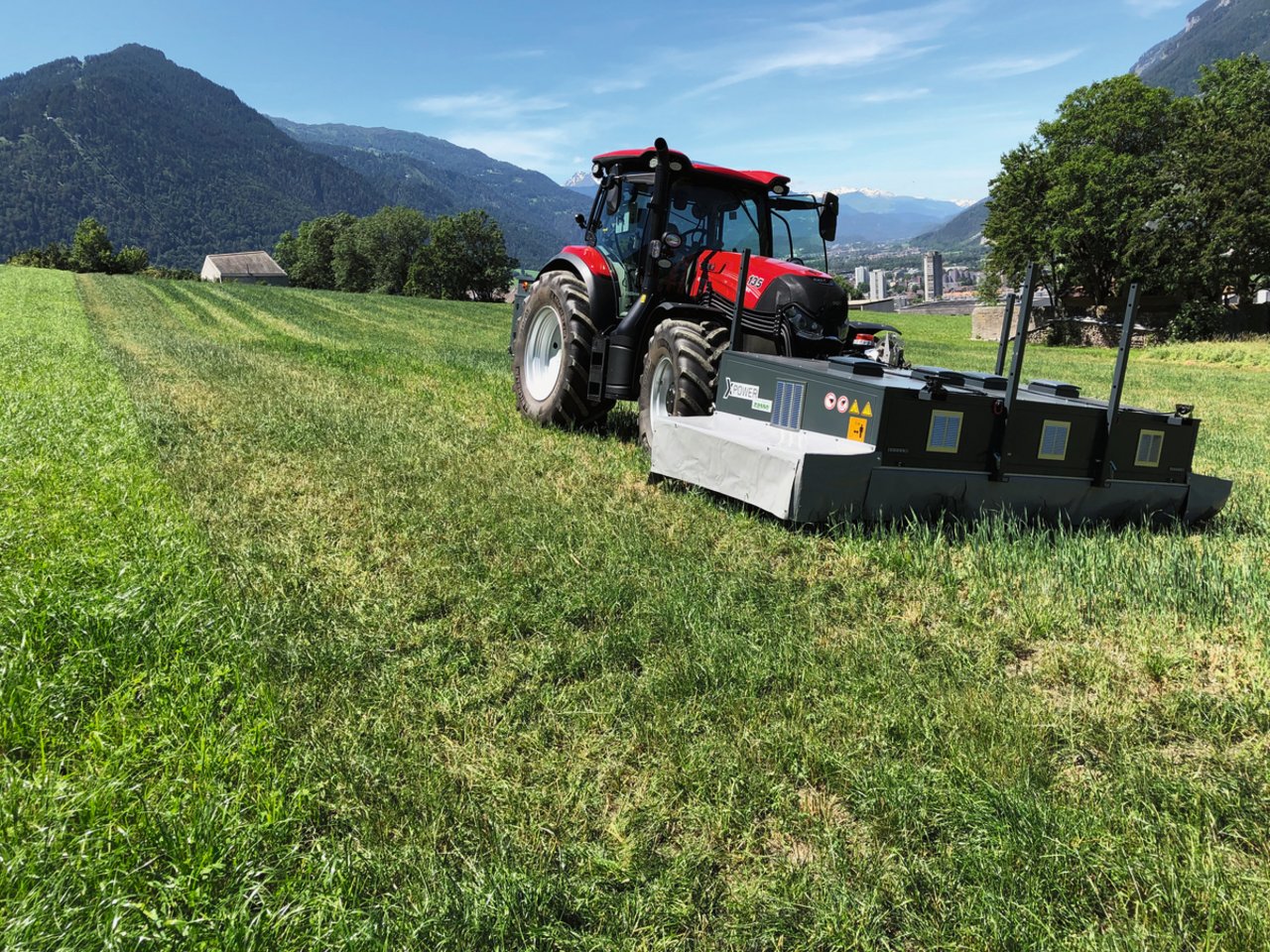 Das Elektroherbizid «Xpower» kann mit Strom Unkraut vernichten. Es stösst auf grosse Resonanz. Bild: Bucher Landtechnik AG