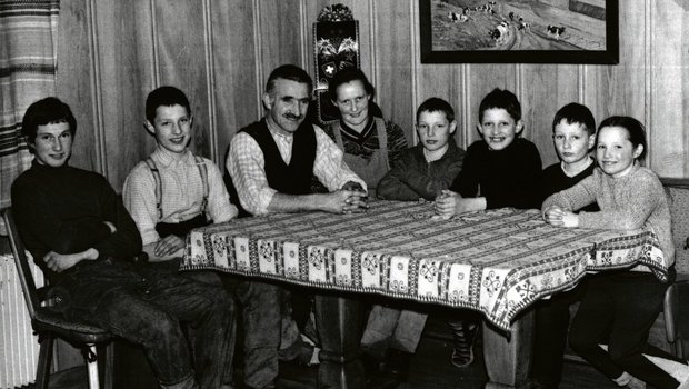Daniel und Anna Fankhauser aus Grosshöchstetten BE mit ihren sechs Kindern. Links der älteste Sohn Jakob, der die Farm heute in Kanada weiterführt. Das Bild entstand zirka 1976. (Bilder Familie Fankhauser)